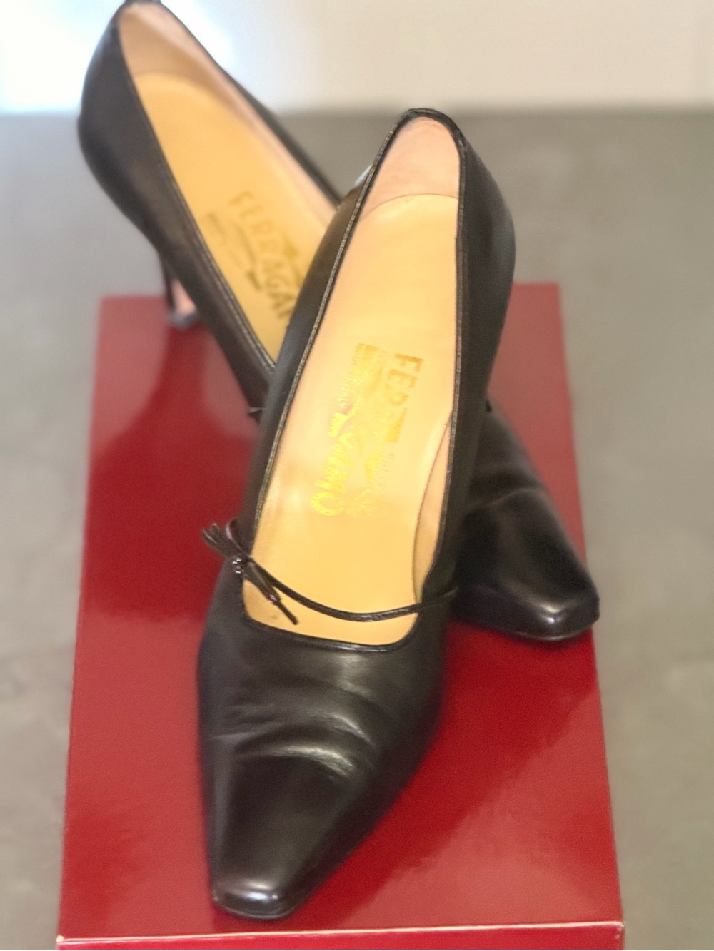 Salvatore Ferragamo Black Leather Pointed Pumps with Bow